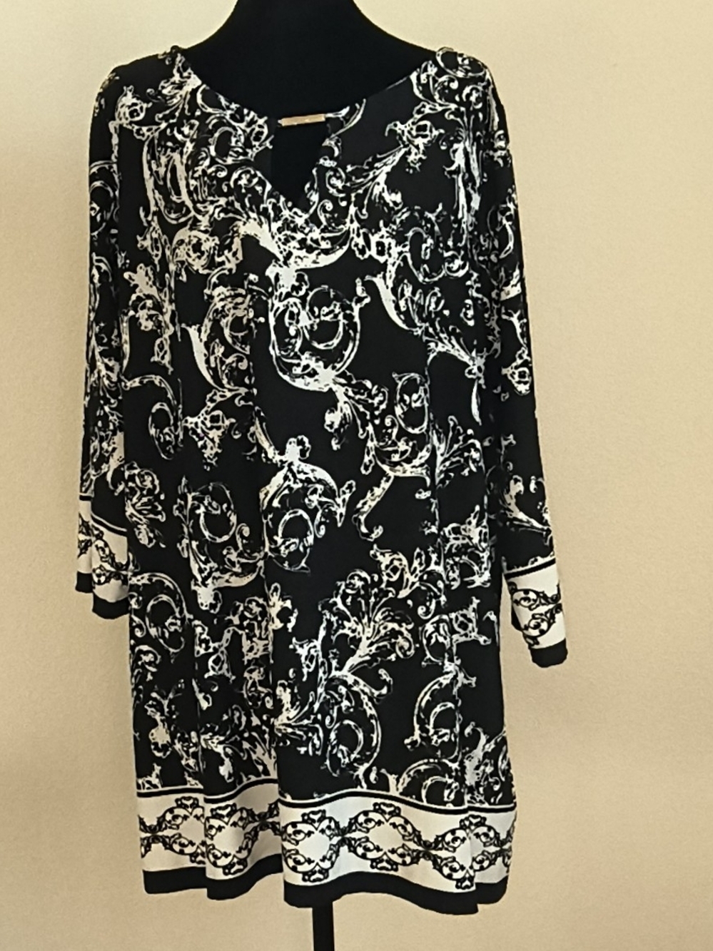Black & White Patterned Long-Sleeve Women’s Tunic Blouse 3X